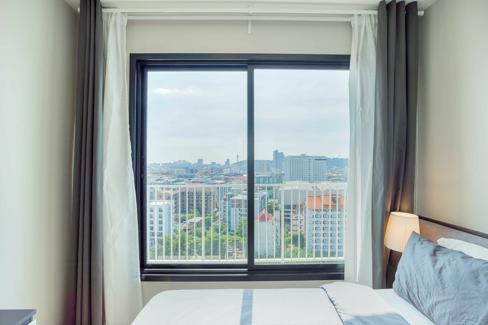 Favstay - The Base Central Pattaya Exterior photo