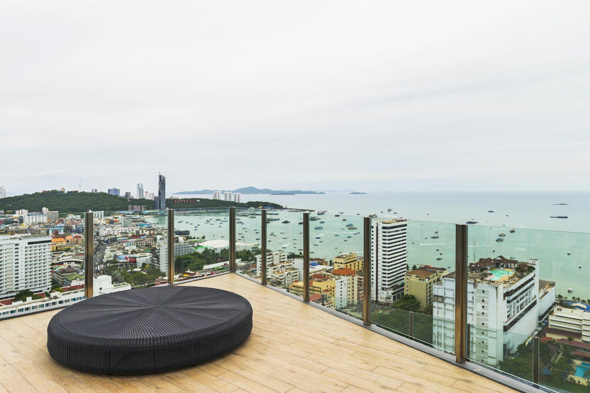 Favstay - The Base Central Pattaya Exterior photo