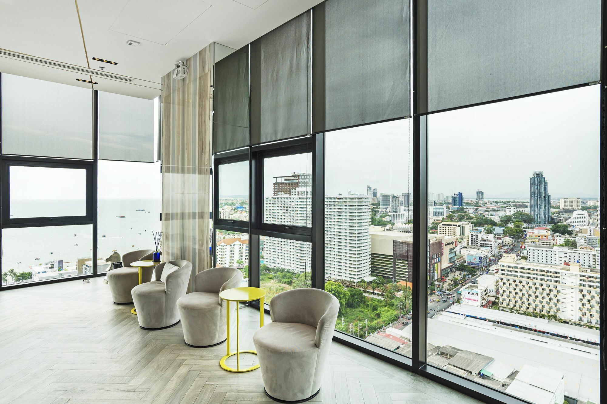 Favstay - The Base Central Pattaya Exterior photo