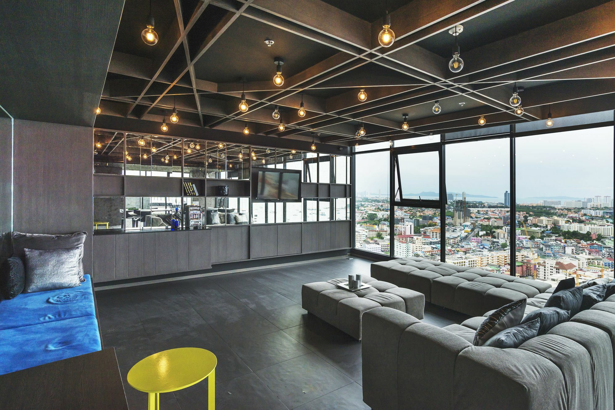 Favstay - The Base Central Pattaya Exterior photo