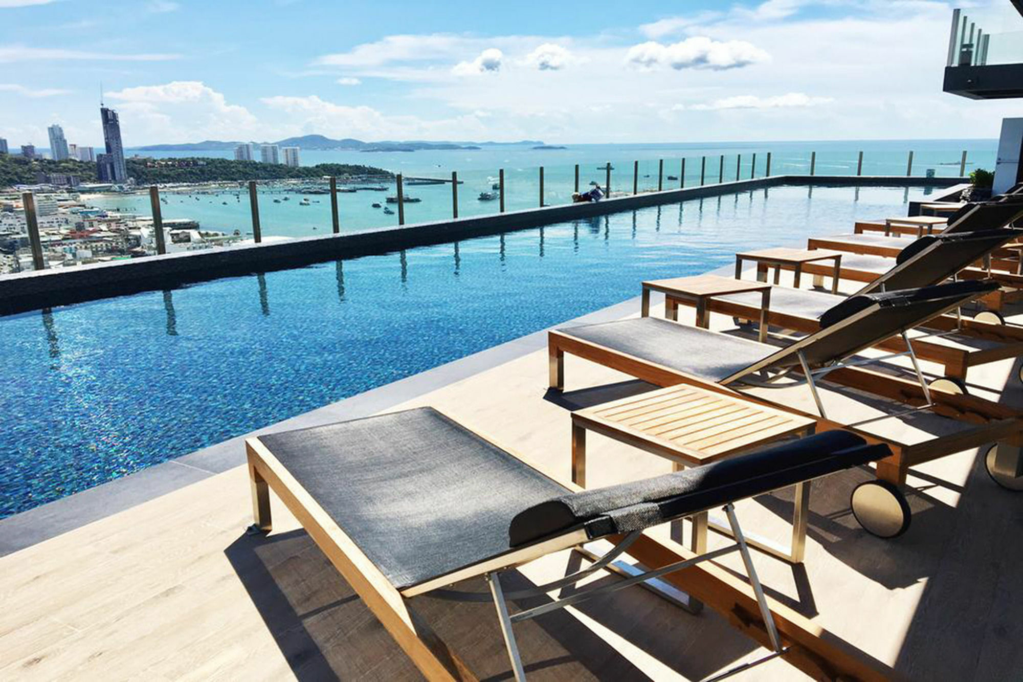 Favstay - The Base Central Pattaya Exterior photo