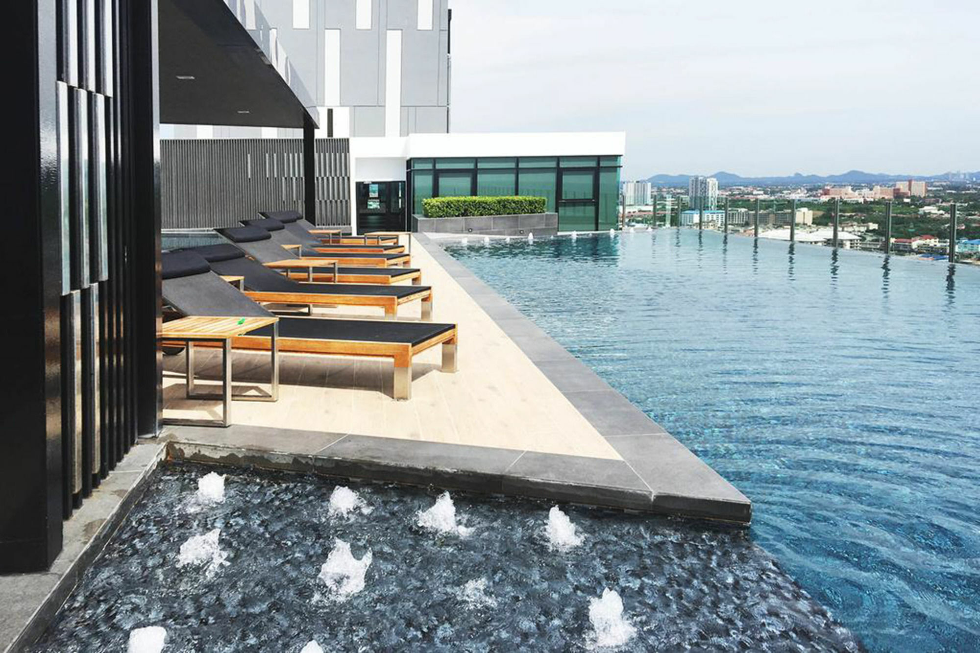 Favstay - The Base Central Pattaya Exterior photo